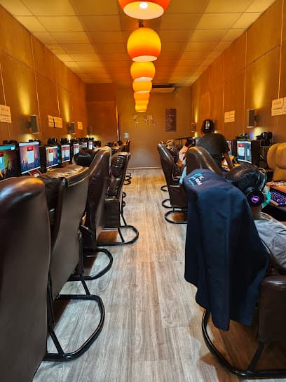 Z-AXiS Internet cafe' and game station